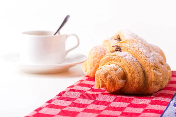 Colazione Con Tazza Caffè Croissant Tovaglia Isolata Sfondo Bianco — Foto Stock