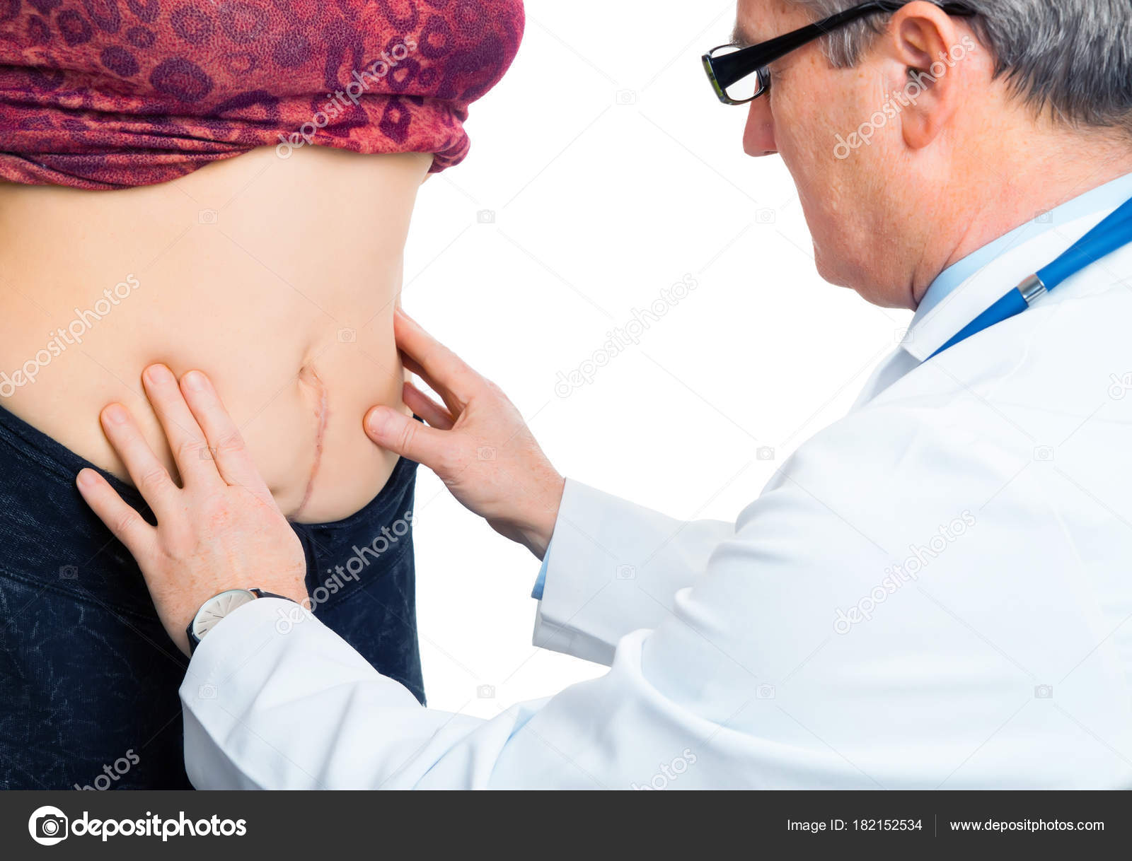прием гастроэнтеролога. врач живот. врач осматривает живот. обследование у гастроэнтеролога. врач осматривает больного.