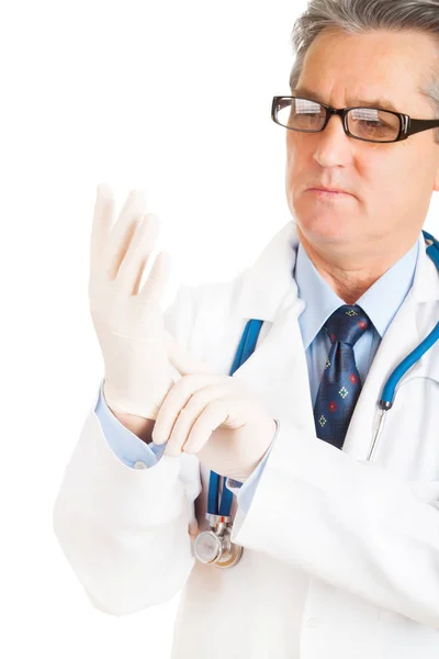 Lekarz Zakładanie Rękawic Ochronnych Białym Tle — Zdjęcie stockowe
