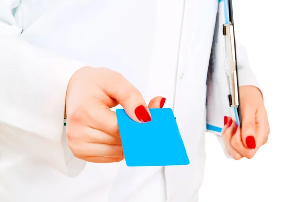 Female Nurse Giving Empty Blue Card Close — Stock Photo, Image