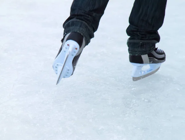 얼음에 아이스 스케이트 — 스톡 사진