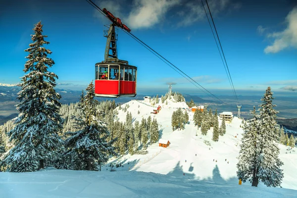 Berömda skidorten i Karpaterna, Poiana Brasov, Rumänien, Europa — Stockfoto