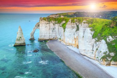 Büyülü la Manneporte doğal taş kemer merak ediyorum, Etretat, Normandy, Fransa
