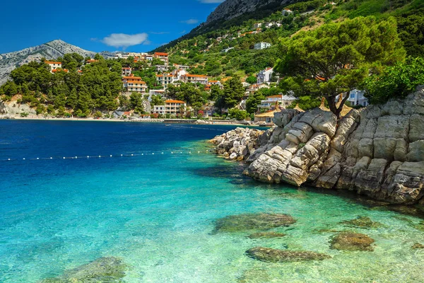 Atemberaubende bucht und strand, brela, dalmatien region, kroatien, europa — Stockfoto