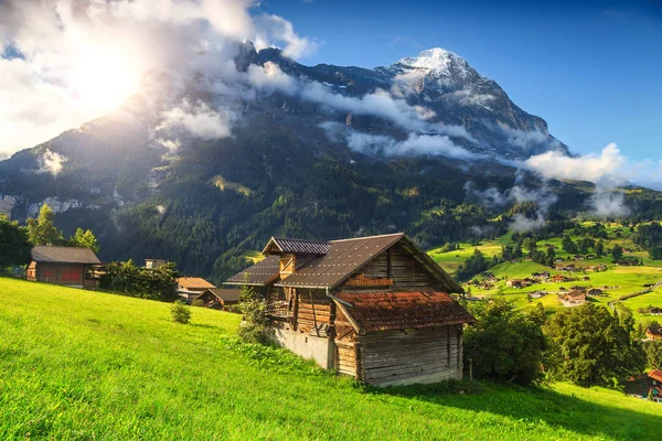 Amazing Grindelwald resort e montanhas Eiger, Bernese Oberland, Suíça, Europa — Fotografia de Stock