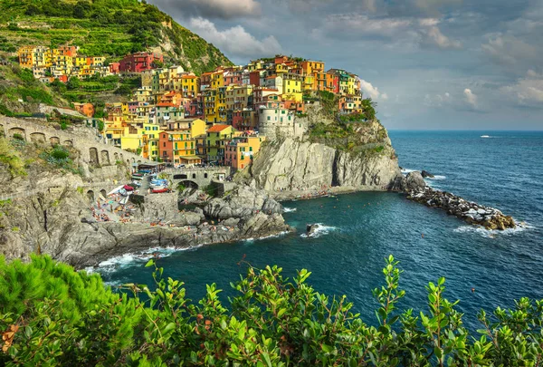 Aldeia de Manarola na costa de Cinque Terre, Itália, Europa — Fotografia de Stock