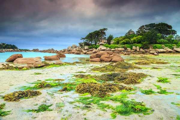 Côte Atlantique magique avec des pierres de granit, Perros-Guirec, France — Photo