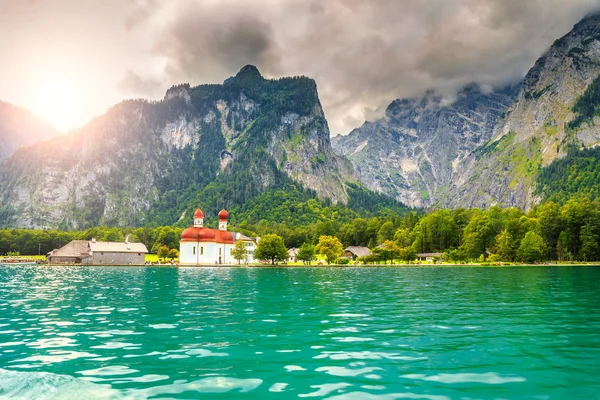 Wonderful St Bartholoma church with alpine lake Konigsee, Bavaria, Germany — Stock Photo, Image