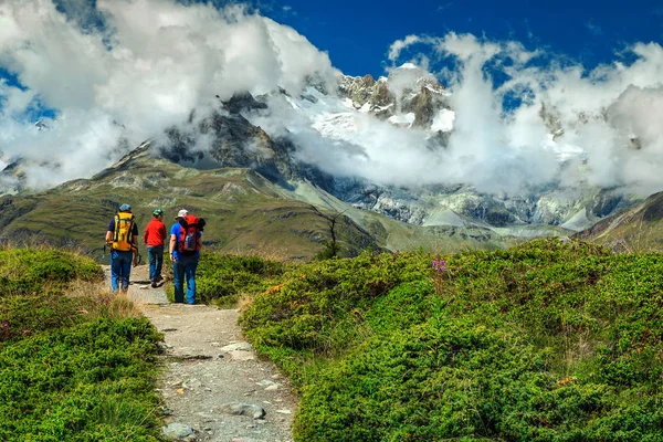 Family hiking in high mountains, Switzerland, Europe — Stock Photo, Image