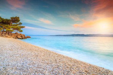 Makarska, Brela, Dalmaçya, Hırvatistan yakın denize nefes kesen gün batımı