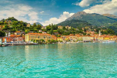 Ünlü Menaggio cityscape ve dağlar arka planda, Lake Como, İtalya