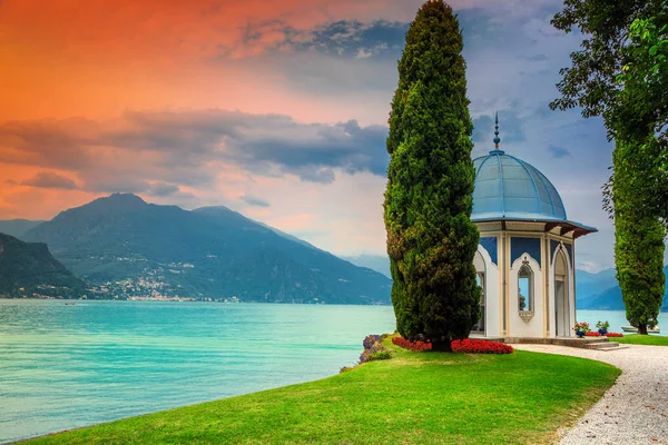 Spectaculaire wandelpad in de tuin van villa Melzi, Bellagio, Italië — Stockfoto