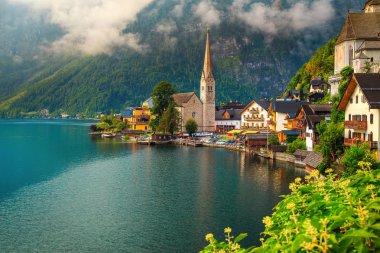 Ünlü tarihi Alp Köyü ve göl, Hallstatt, Salzkammergut bölge, Avusturya