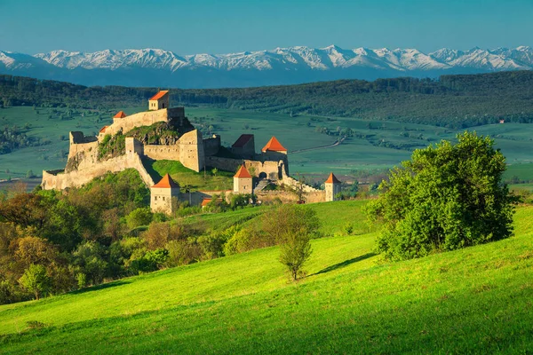 Fantastyczne średniowiecznej twierdzy w Rupea, regionu Brasov, Siedmiogrodzie, Europa — Zdjęcie stockowe