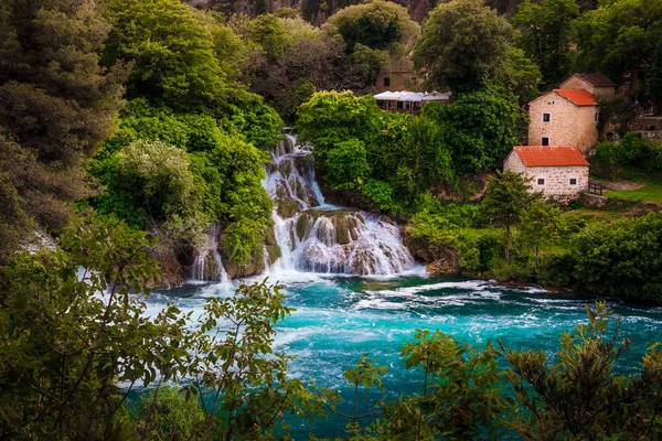 Stunning Krka National Park com cachoeiras pitorescas, Sibenik, Dalmácia, Croácia — Fotografia de Stock