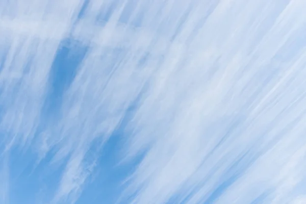 Linien von Wolken am Himmel — Stockfoto