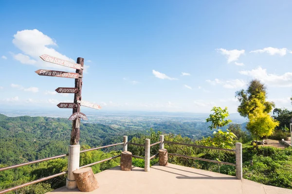 Mae Fah Luang, Thailand - 13 januari 2017: Gezichtspunt Km.12 op — Stockfoto