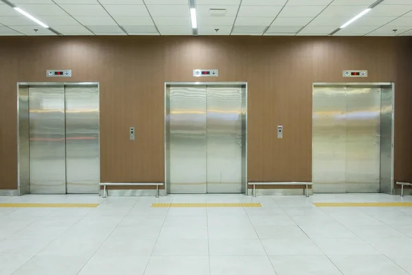 Metal office building elevator doors — Stock Photo, Image