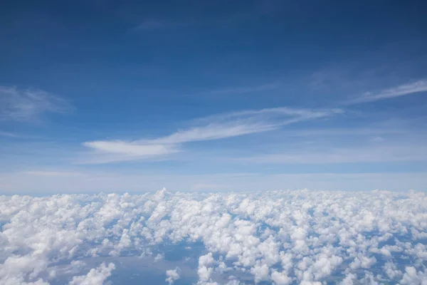 Molnet textur och blå himmel — Stockfoto