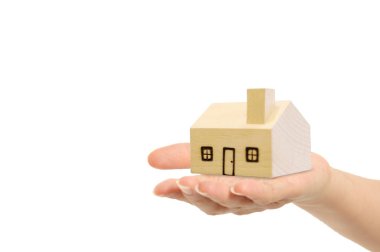 Beyaz arka plan üzerinde izole el ev. Kırpma yolları inclu