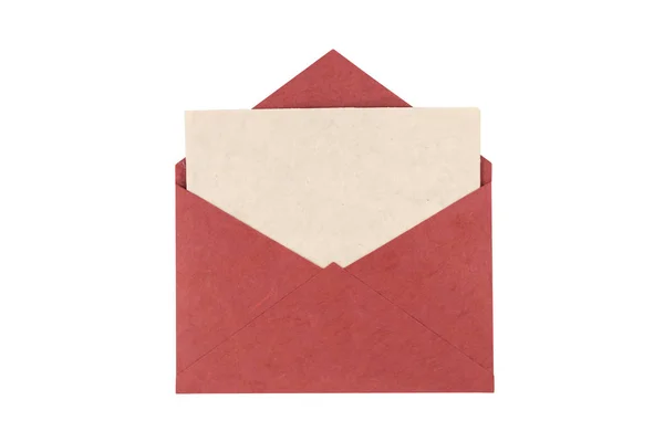 Envelope vermelho feito de papel de fibra natural isolado em bac branco — Fotografia de Stock