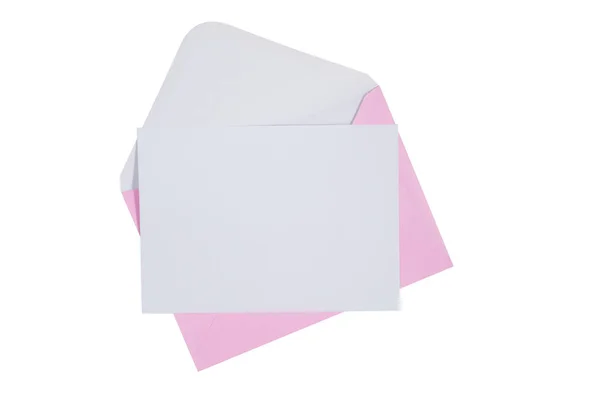 Envelope rosa isolado no fundo branco. Caminho de recorte incluir — Fotografia de Stock