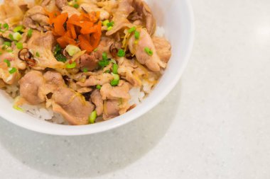 Japon mutfağı, pilavlı domuz teriyaki