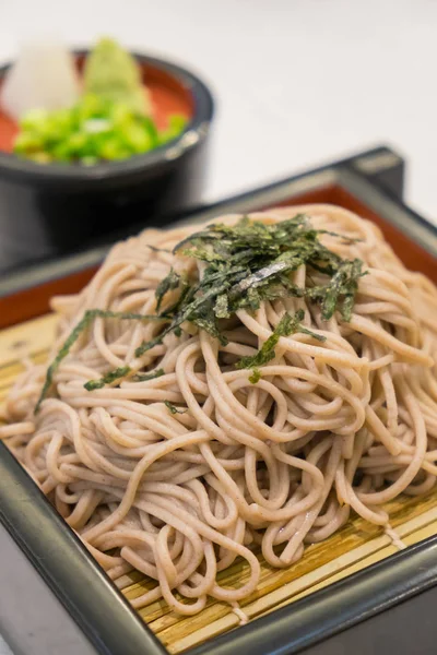 Soba ramen é macarrão de trigo sarraceno, comida de estilo japonês — Fotografia de Stock