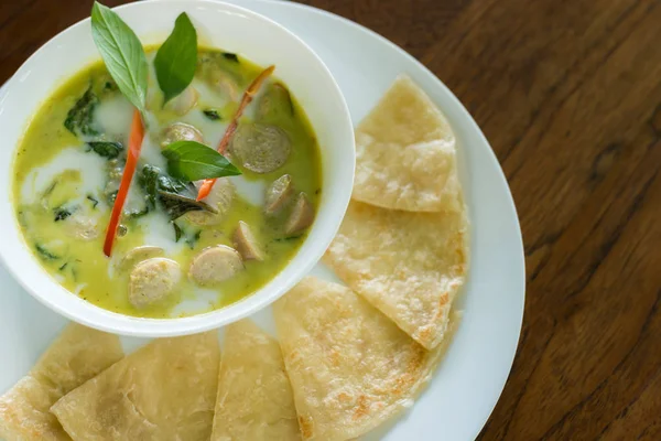 Thai green curry german sausage with roti, Thai fusion dishes. — Stock Photo, Image