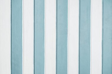 ahşap duvar boya beyaz ve mavi çizgili dikey