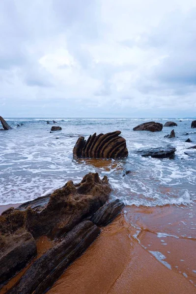 Acantilado Rocas Mar Costa Bilbao España Destino Viajeidioma Palabras — Foto de Stock