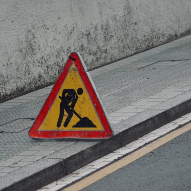 Bilbao İspanya 'da yoldaki işçi trafik ışığı 