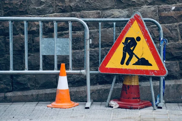 Bilbao İspanya 'da yoldaki işçi trafik ışığı 