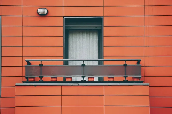 Fönster Den Röda Fasaden Huset Bilbao Spanien — Stockfoto