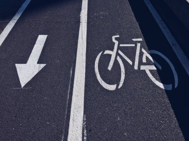            İspanya 'nın Bilbao şehrinde sokakta bisiklet trafik ışığı                     