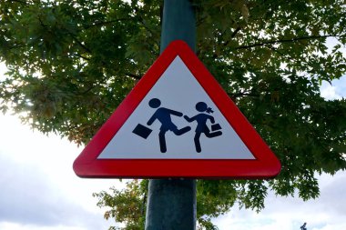          İspanya 'nın Bilbao şehrinde sokakta yaya trafik ışığı                       