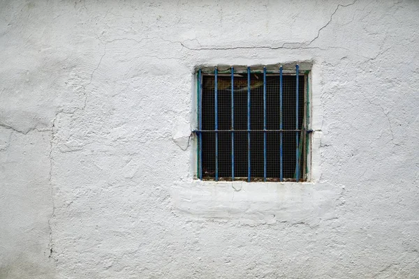 西班牙毕尔巴鄂市街上那栋房子的旧立面窗户 — 图库照片