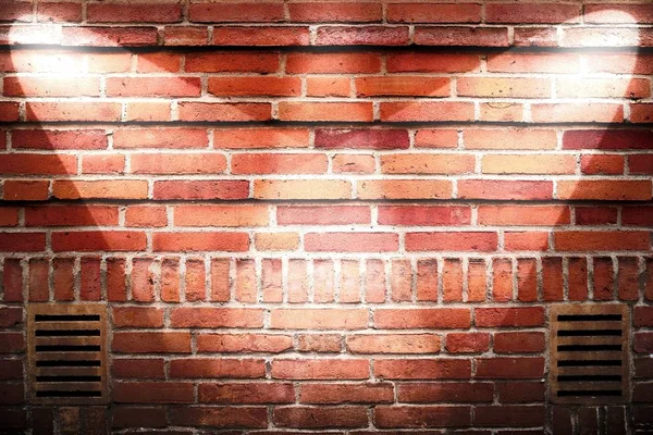 Hermosos Focos Brillando Una Pared Ladrillo Envejecido Envejecido — Foto de Stock