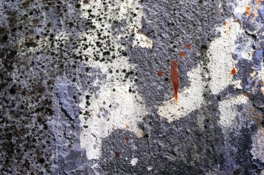 Yüksek çözünürlükte çatlaklar ile yaşlı ve yıpranmış beton duvarlar ayrıntılı yakın görünümü