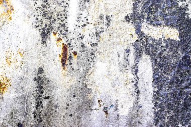 Tarihi binalardaki eskimiş ve yıpranmış beton duvarların detaylı görüntüsü