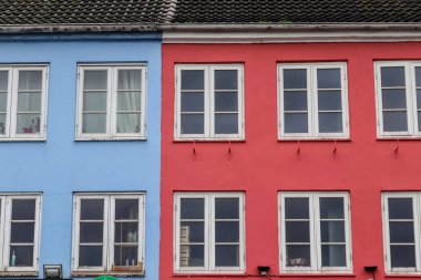 Kuzey Almanya 'daki Flensburg' daki tarihi binaların güzel cepheleri