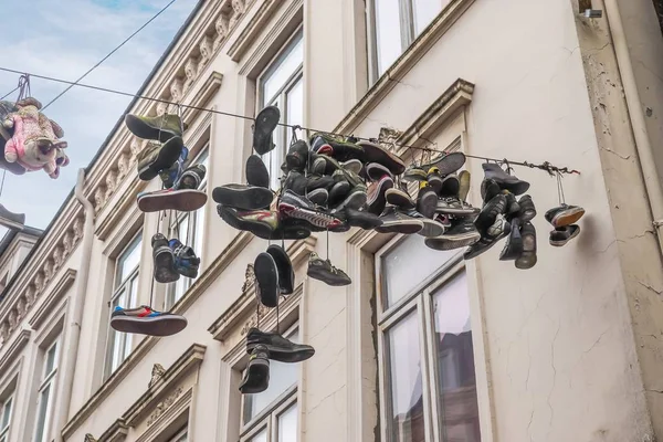 Schoenen Ophangen Aan Een Draadje Oude Stad Flensburg Noord Duitsland — Stockfoto