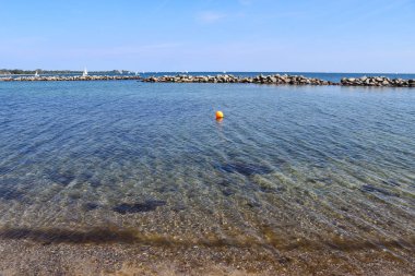 Güneşli bir günde Kaliforniya 'daki kuzey Alman plajının güzel manzarası
