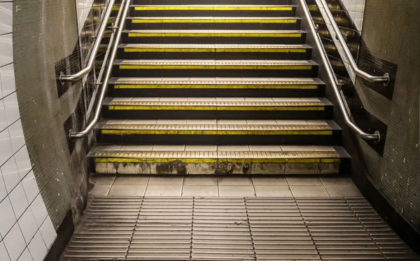 伦敦到处都是混凝土楼梯和台阶 — 图库照片