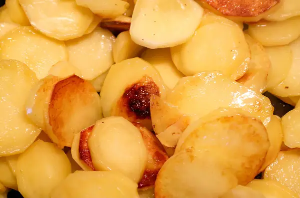 Vista Perto Batatas Fritas Durante Culinária — Fotografia de Stock