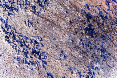 Endüstriyel yaşlanma ve yıpranmış duvar dokularının detaylı yakın görüntüsü