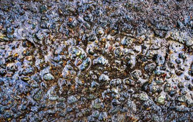 Eski Avrupa yollarının ve sokaklarının yaşlanmış ve kırılmış asfalt dokuları