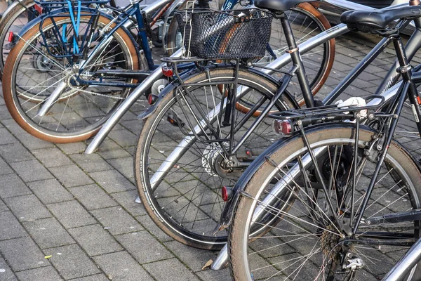 Schleswig Holstein Alemania Enero 2020 Bicicletas Una Plaza Aparcamiento —  Fotos de Stock