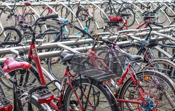 Schleswig Holstein Alemania Enero 2020 Bicicletas Una Plaza Aparcamiento —  Fotos de Stock