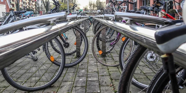 Schleswig Holstein Alemania Enero 2020 Bicicletas Una Plaza Aparcamiento —  Fotos de Stock